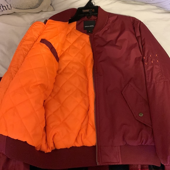 Almost new bomber jacket, great condition - Picture 2 of 2